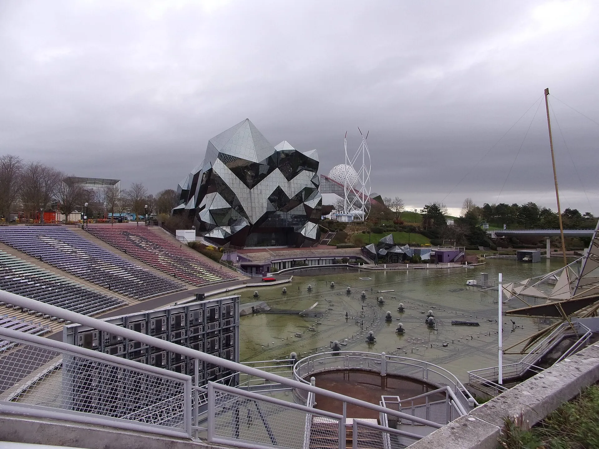 Kinémax mirrored crystal building and lake panorama at Futuroscope