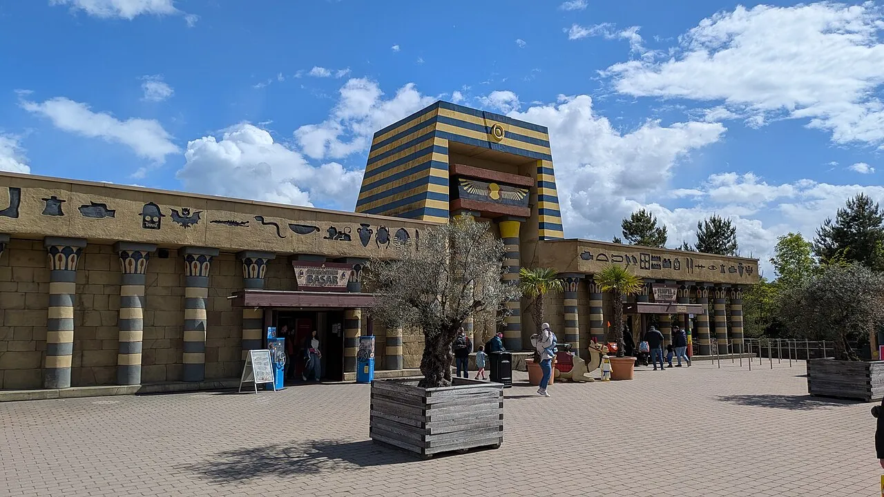 Egyptian-themed temple facade and courtyard at LEGOLAND Deutschland Resort in Günzburg