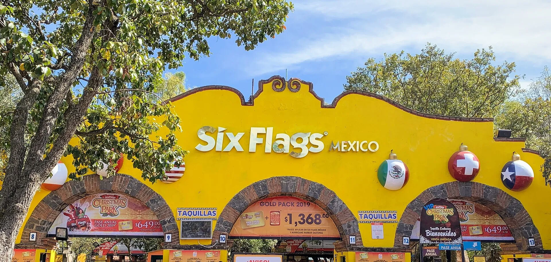 Yellow entrance arches of Six Flags México in Tlalpan, Mexico City
