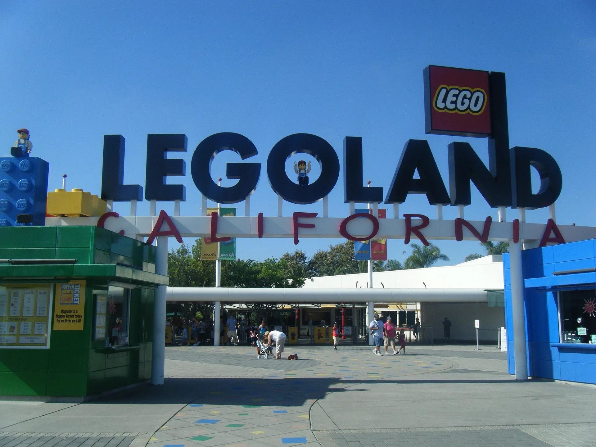Main entrance arch of LEGOLAND California in Carlsbad with giant LEGO lettering
