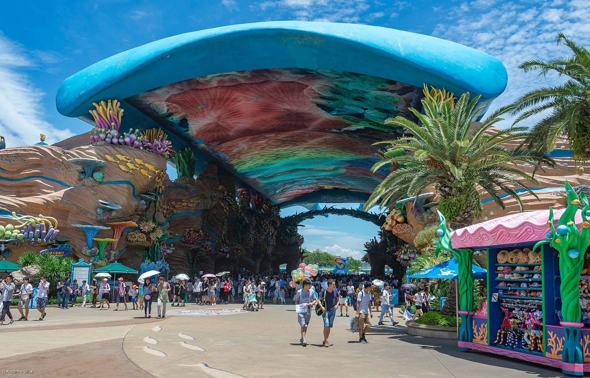 Ocean Avenue leading into Chimelong Ocean Kingdom in Zhuhai